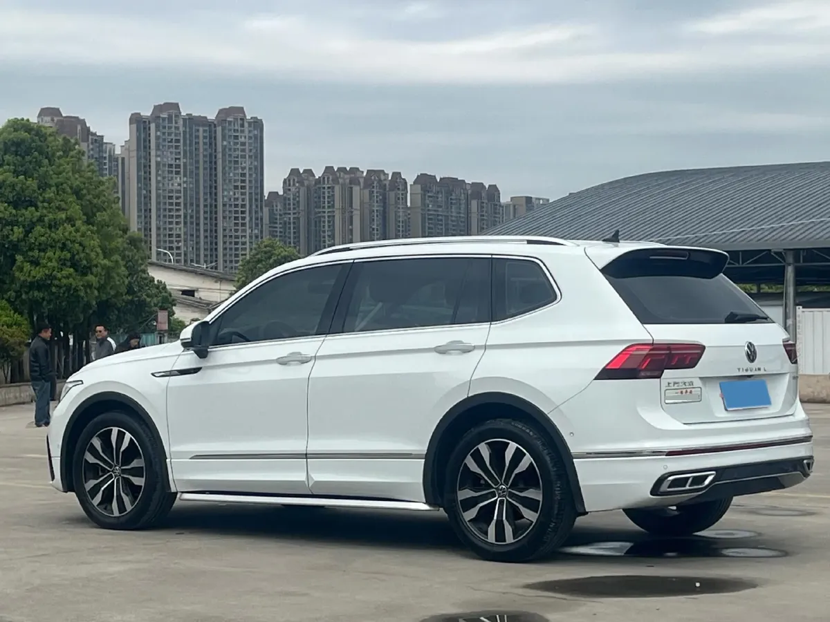 2023 Volkswagen Tiguan L 2.0T 186HP L4 7DCT,autocango,china used car exporter,china ev exporter,chinese used car exporter,chinese used ev exporter
