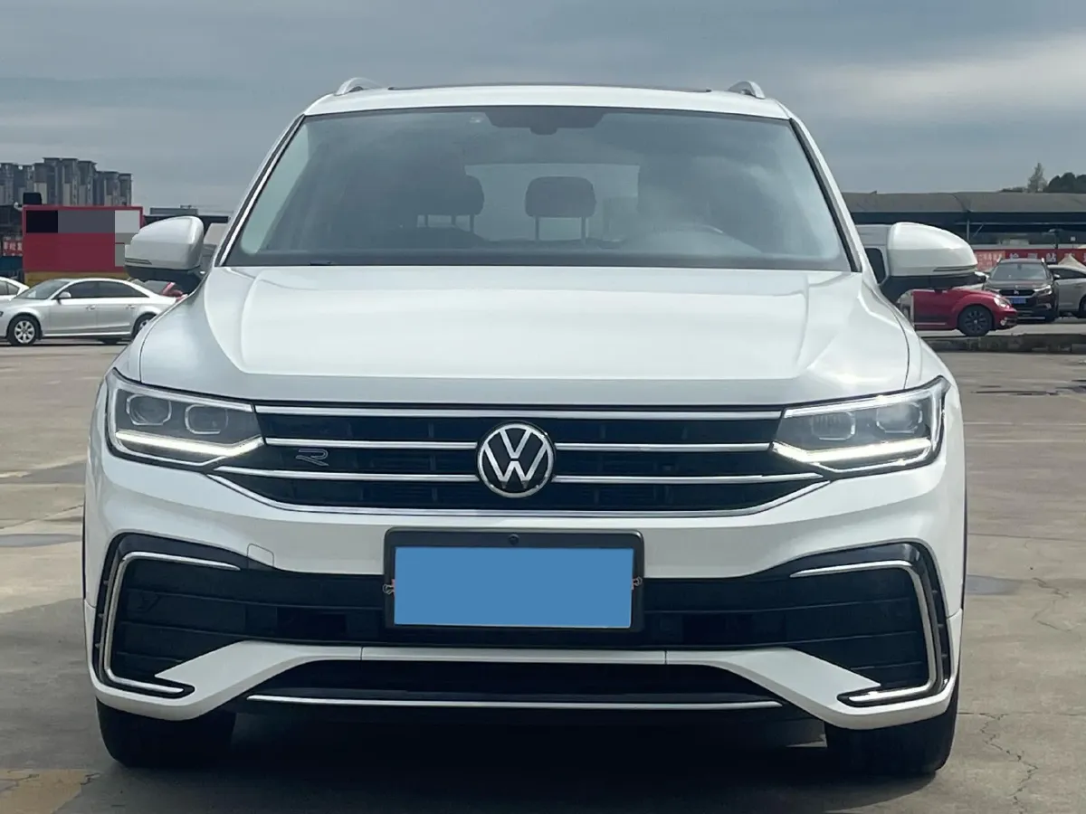 2023 Volkswagen Tiguan L 2.0T 186HP L4 7DCT,autocango,china used car exporter,china ev exporter,chinese used car exporter,chinese used ev exporter
