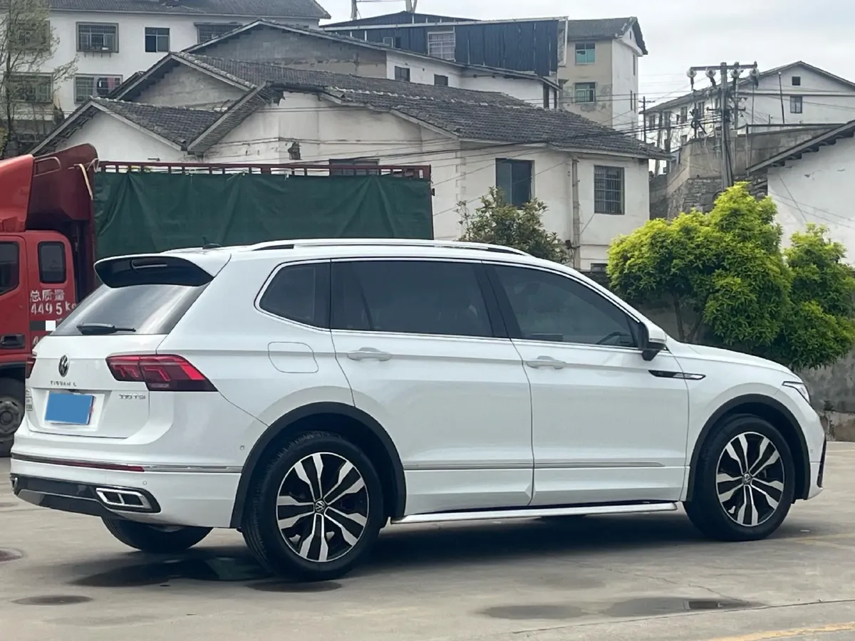 2023 Volkswagen Tiguan L 2.0T 186HP L4 7DCT,autocango,china used car exporter,china ev exporter,chinese used car exporter,chinese used ev exporter