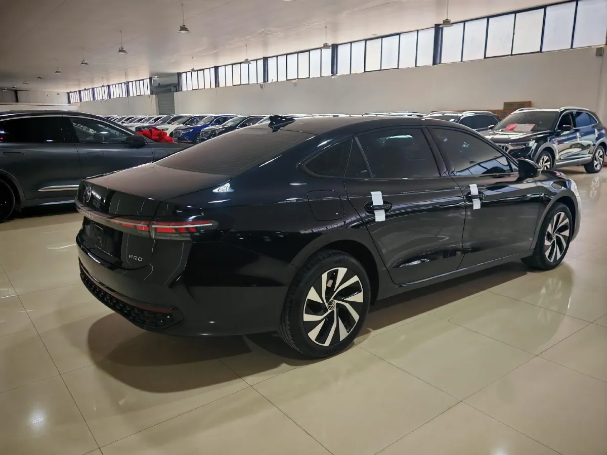 2025 Volkswagen Passat 2.0T 220HP L4 7DCT,autocango,china used car exporter,china ev exporter,chinese used car exporter,chinese used ev exporter