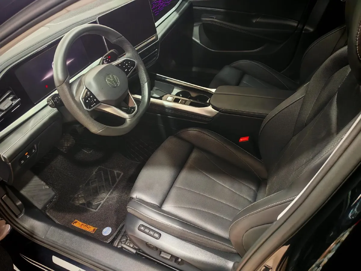 2025 Volkswagen Passat 2.0T 220HP L4 7DCT,autocango,china used car exporter,china ev exporter,chinese used car exporter,chinese used ev exporter