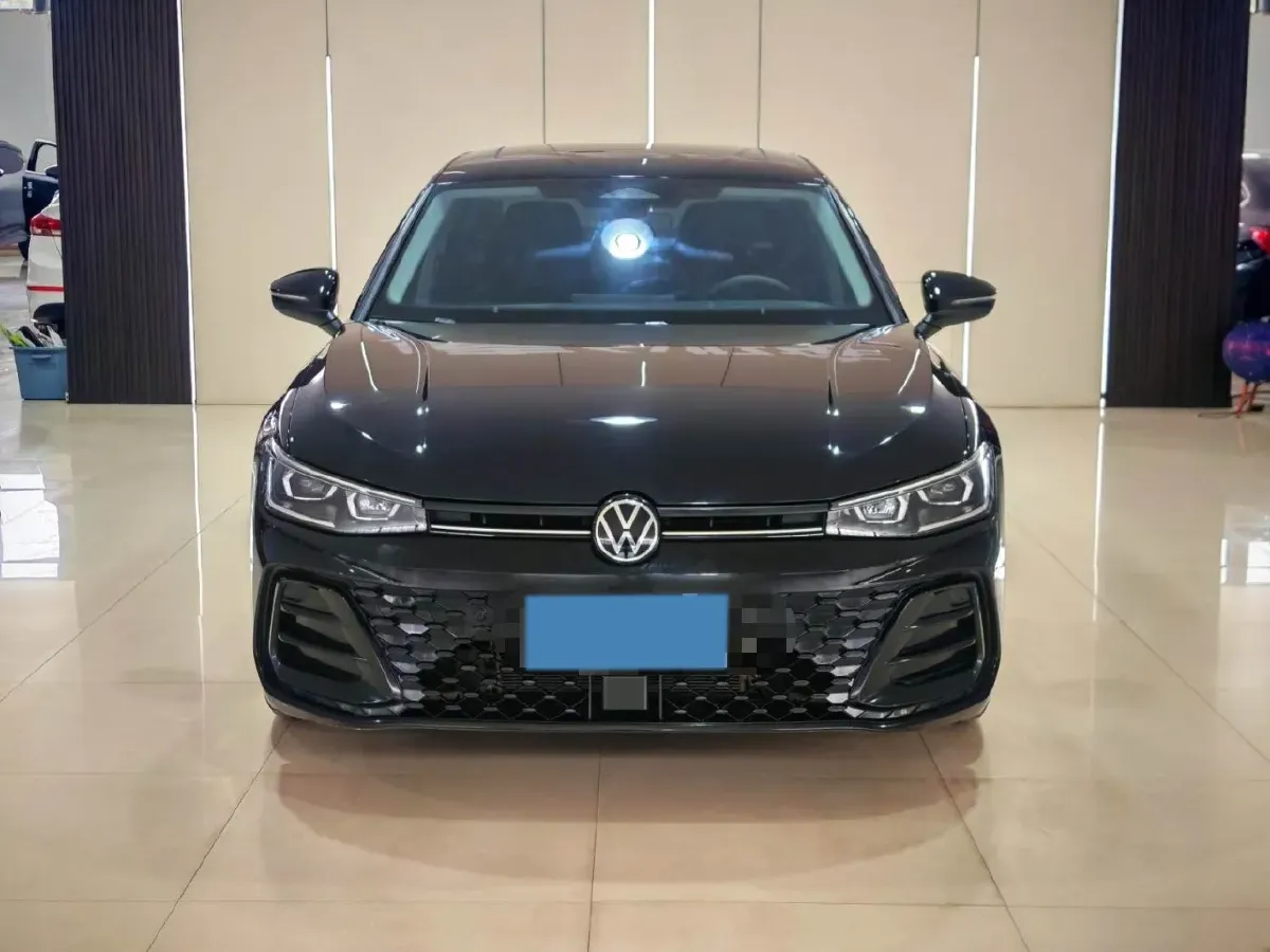 2025 Volkswagen Passat 2.0T 220HP L4 7DCT,autocango,china used car exporter,china ev exporter,chinese used car exporter,chinese used ev exporter