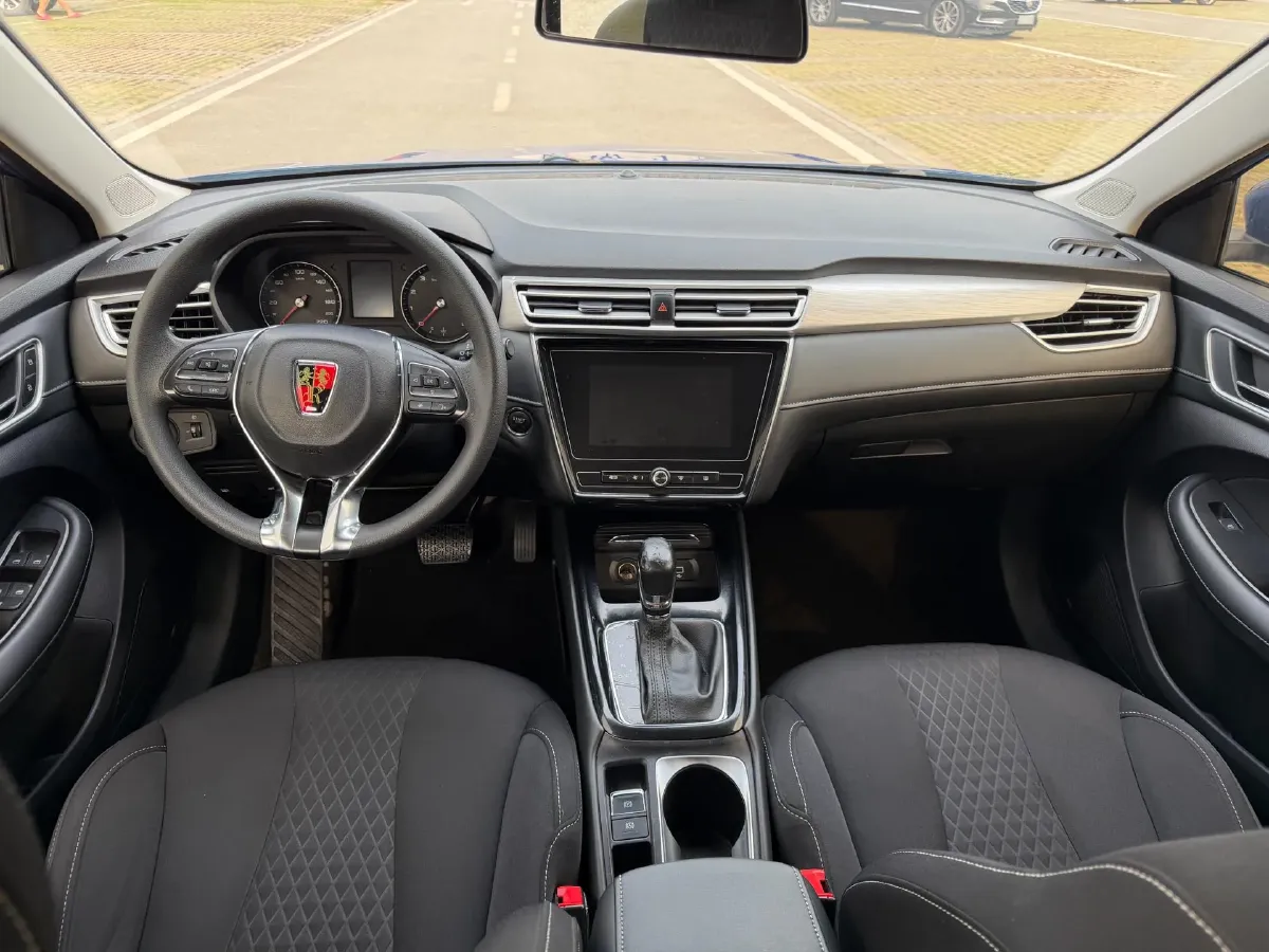 2020 Roewe i5 1.5L 120HP L4 CVT,autocango,china used car exporter,china ev exporter,chinese used car exporter,chinese used ev exporter