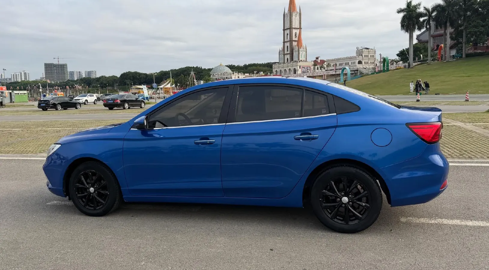 2020 Roewe i5 1.5L 120HP L4 CVT,autocango,china used car exporter,china ev exporter,chinese used car exporter,chinese used ev exporter