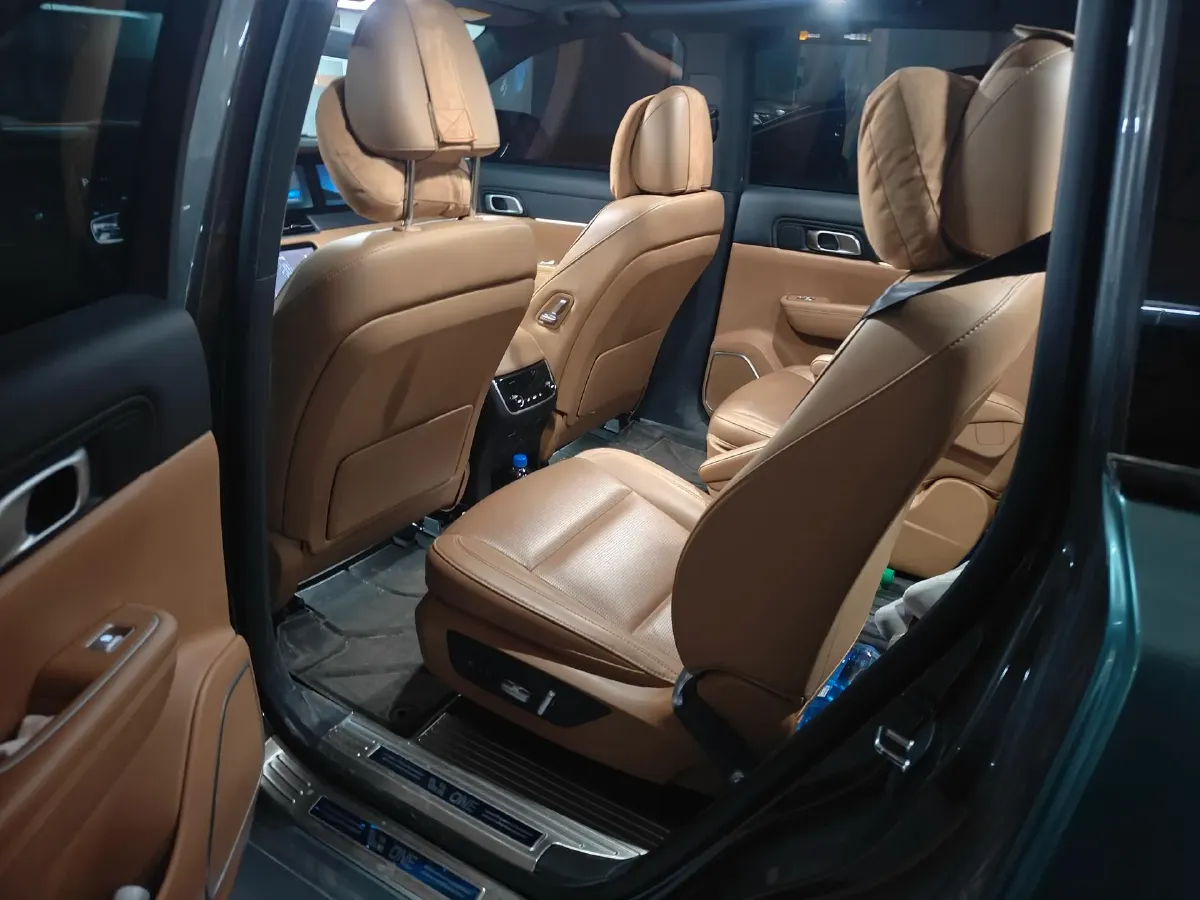 2021 Li ONE Range Extended 131HP REEV 40.5KWH,autocango,china used car exporter,china ev exporter,chinese used car exporter,chinese used ev exporter