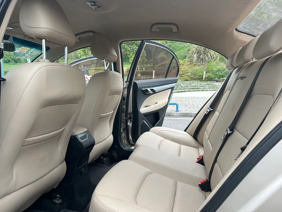 2018 Geely Emgrand 1.5L 109HP L4 5MT,autocango,china used car exporter,china ev exporter,chinese used car exporter,chinese used ev exporter