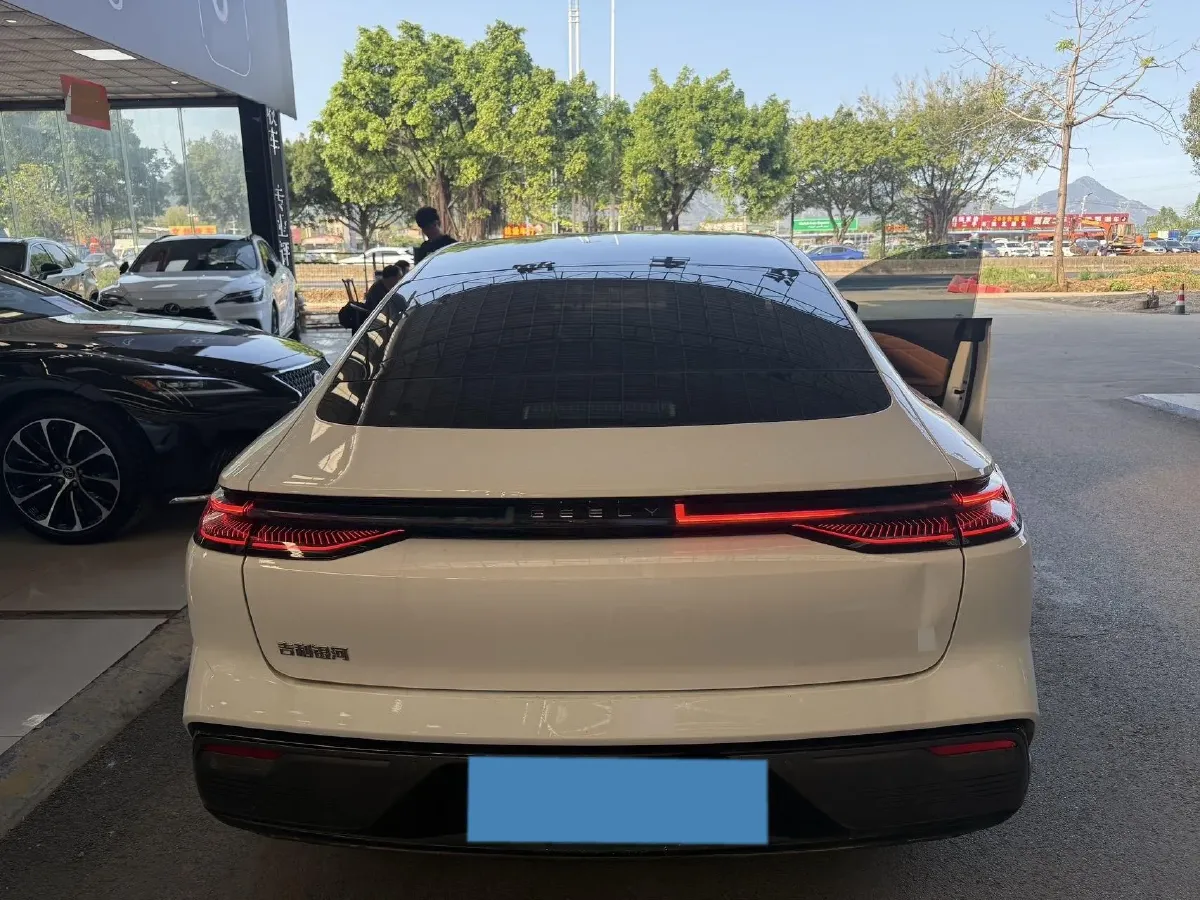 2025 Geely Galaxy Starshine 8 1.5T 163HP L4 3DHT PHEV 27.69KWH,autocango,china used car exporter,china ev exporter,chinese used car exporter,chinese used ev exporter