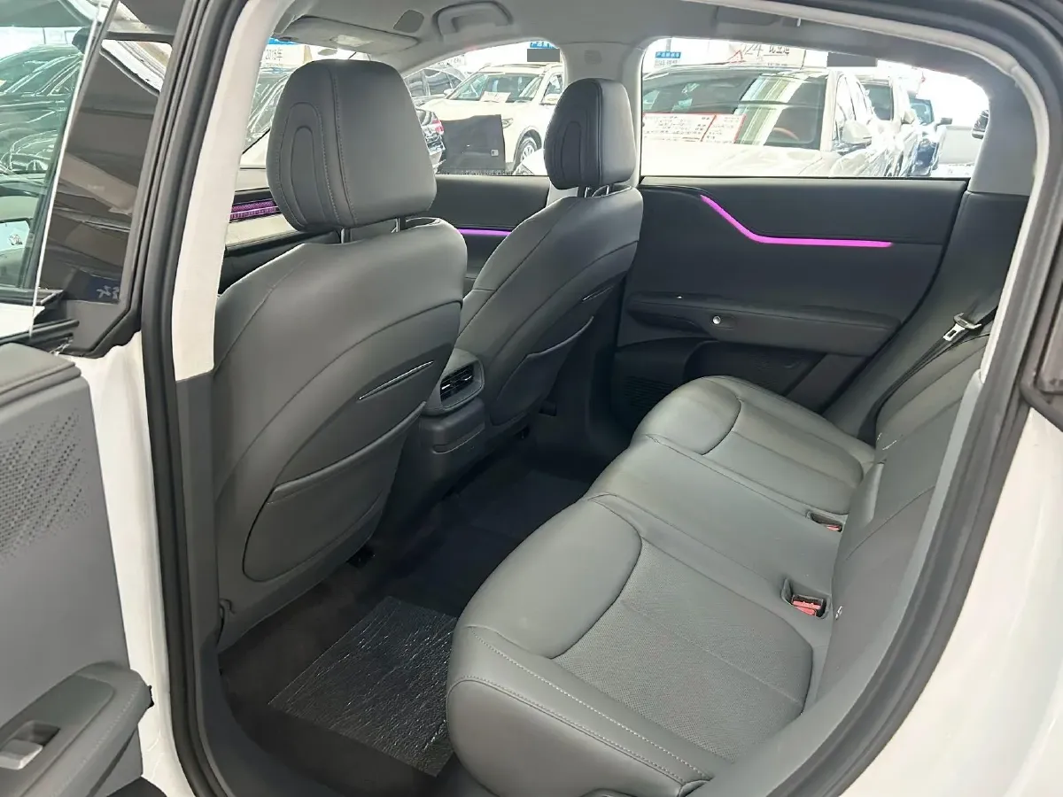 2025 Xpeng G6 BEV 68.5KWH,autocango,china used car exporter,china ev exporter,chinese used car exporter,chinese used ev exporter