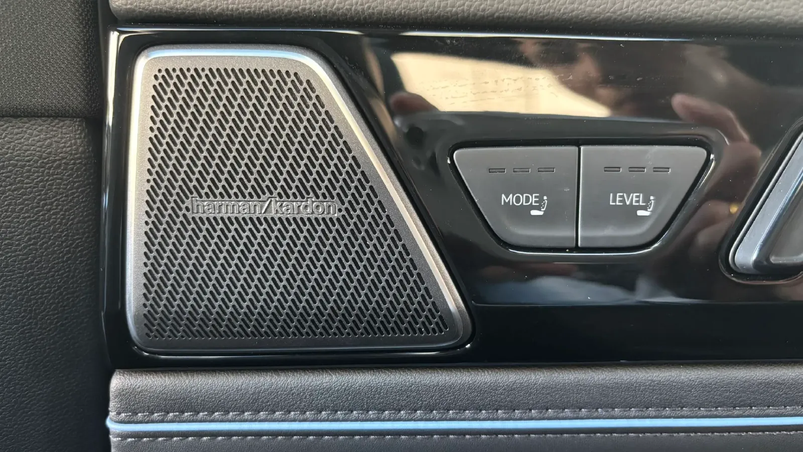 2025 Volkswagen Passat 2.0T 220HP L4 7DCT,autocango,china used car exporter,china ev exporter,chinese used car exporter,chinese used ev exporter