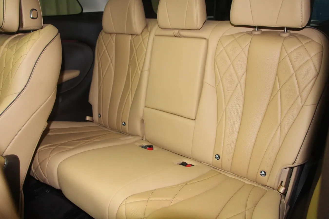 2024 Denza D9 1.5T 139HP L4 E-CVT PHEV 40KWH,autocango,china used car exporter,china ev exporter,chinese used car exporter,chinese used ev exporter