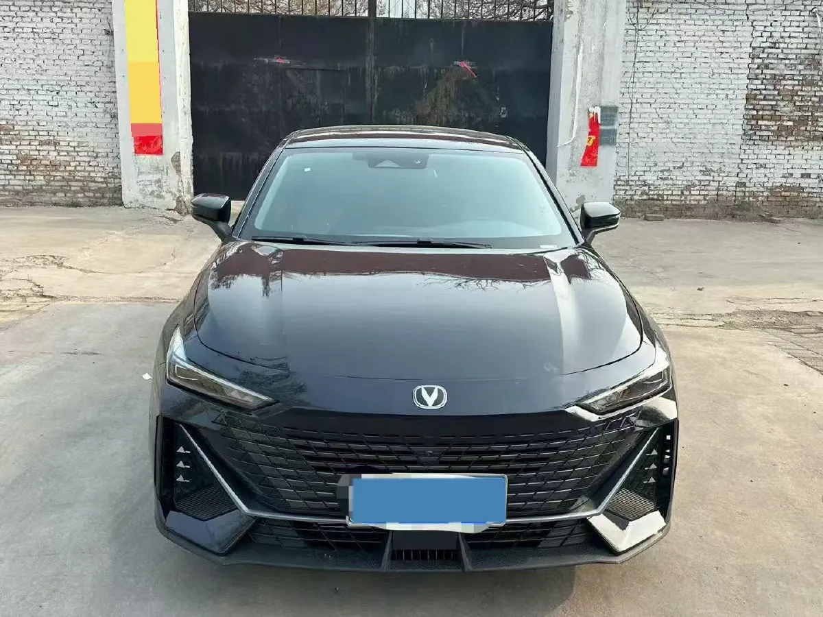 2022 ChangAn UNI-V 1.5T 188HP L4 7DCT,autocango,china used car exporter,china ev exporter,chinese used car exporter,chinese used ev exporter