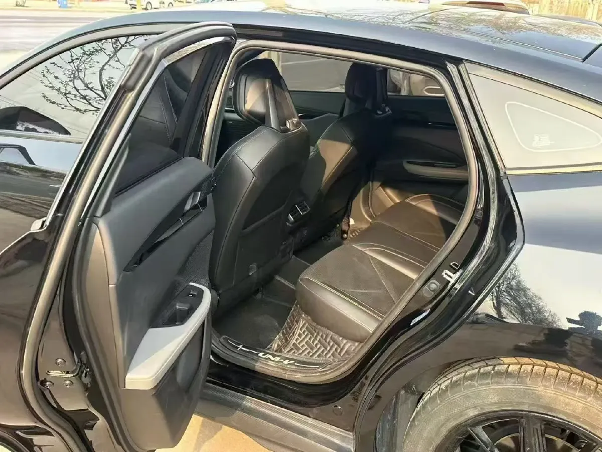 2022 ChangAn UNI-V 1.5T 188HP L4 7DCT,autocango,china used car exporter,china ev exporter,chinese used car exporter,chinese used ev exporter