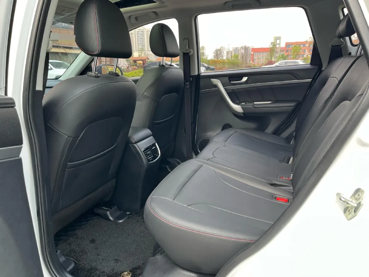 2019 Haval M6 1.5T 150HP L4 7DCT,autocango,china used car exporter,china ev exporter,chinese used car exporter,chinese used ev exporter