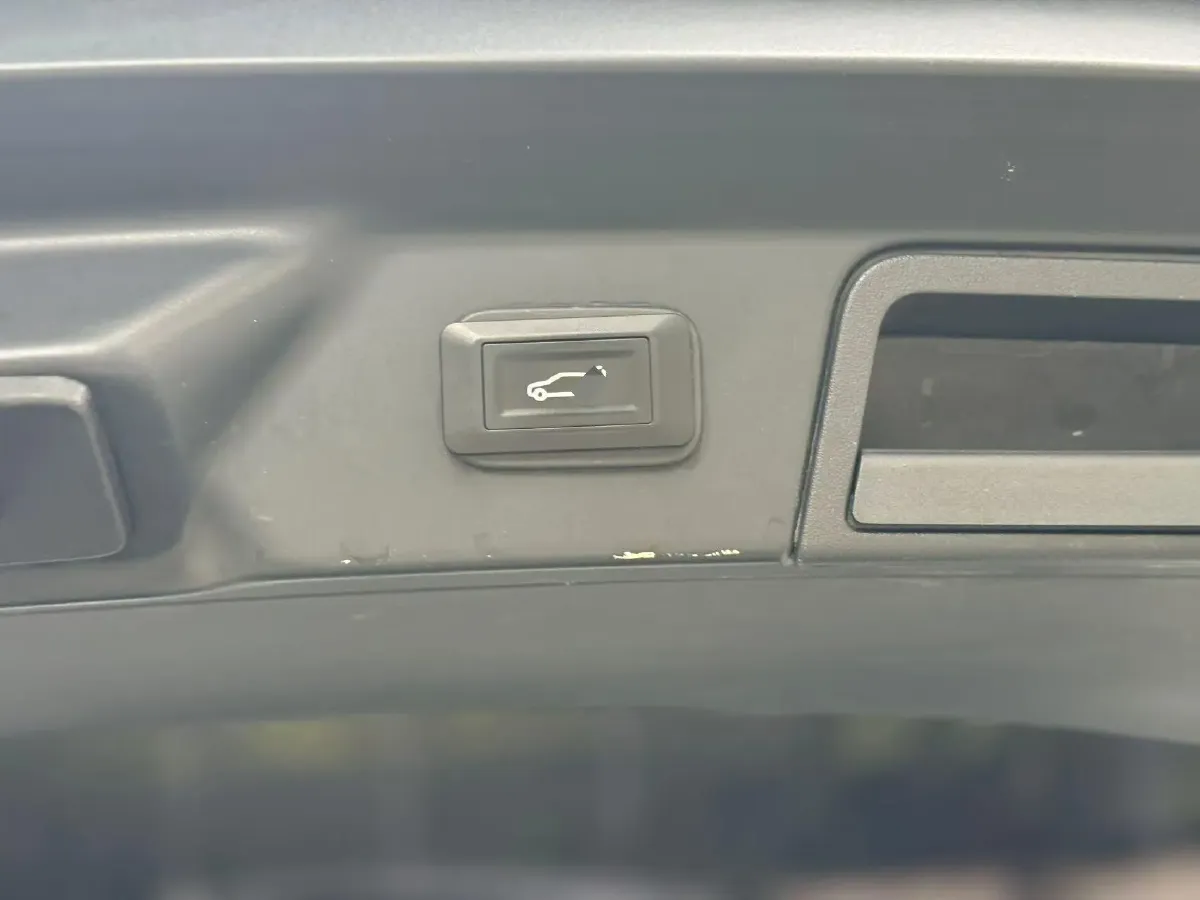 2018 Land Rover Discovery 2.0T 300HP L4 8AT,autocango,china used car exporter,china ev exporter,chinese used car exporter,chinese used ev exporter