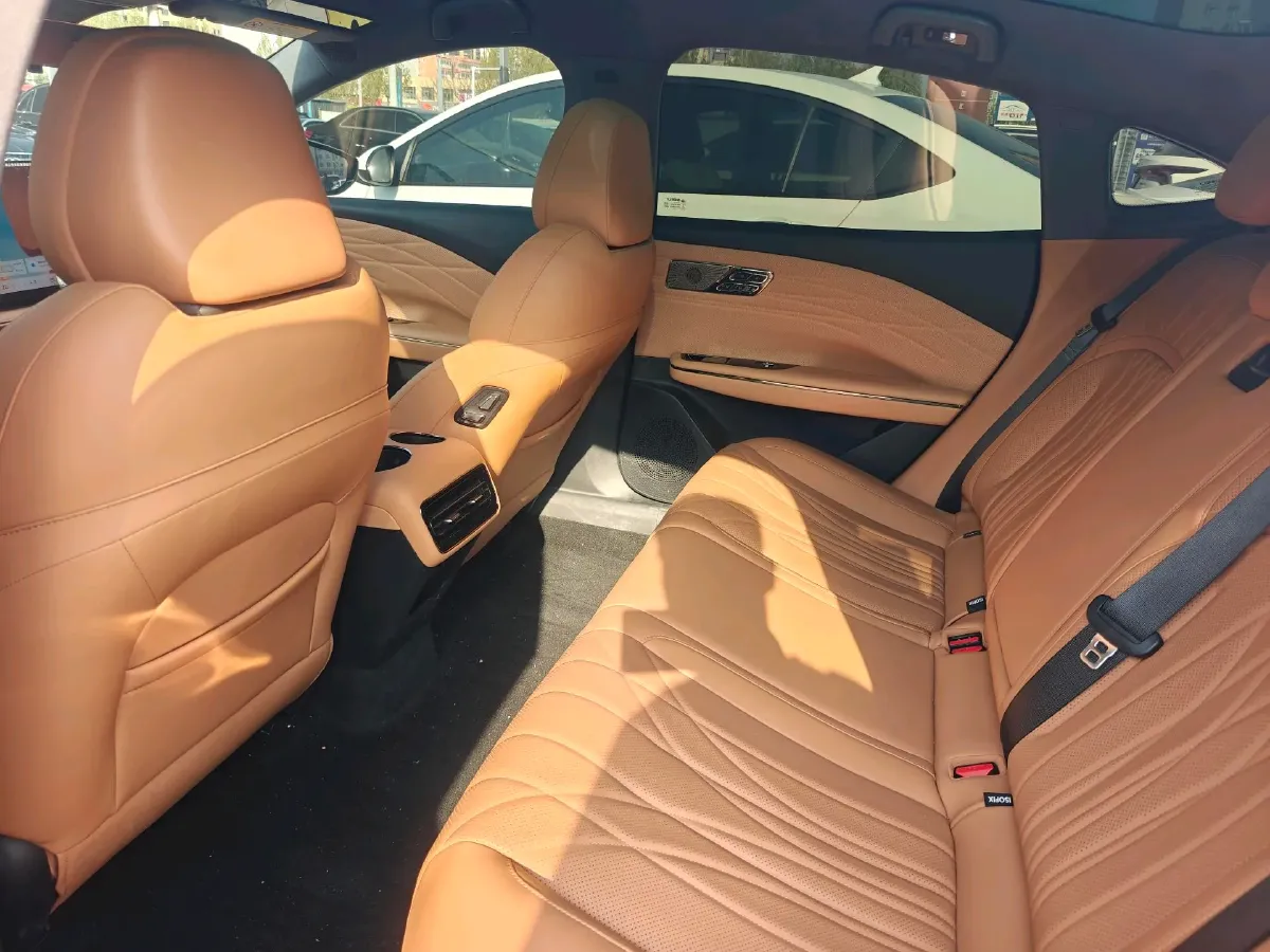 2025 Geely Galaxy Starshine 8 1.5T 163HP L4 3DHT PHEV 27.69KWH,autocango,china used car exporter,china ev exporter,chinese used car exporter,chinese used ev exporter