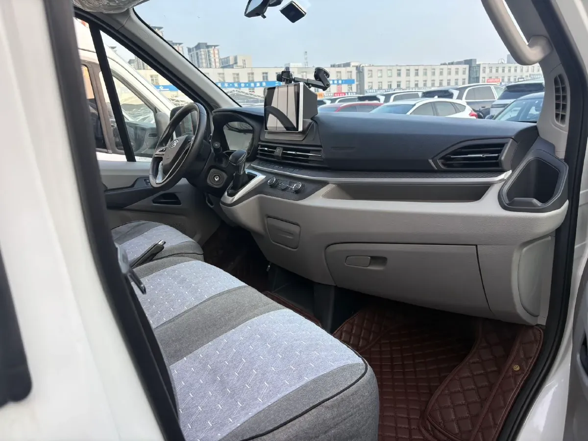 2020 MAXUS XinTu V90 2.0T 148HP L4 6MT,autocango,china used car exporter,china ev exporter,chinese used car exporter,chinese used ev exporter