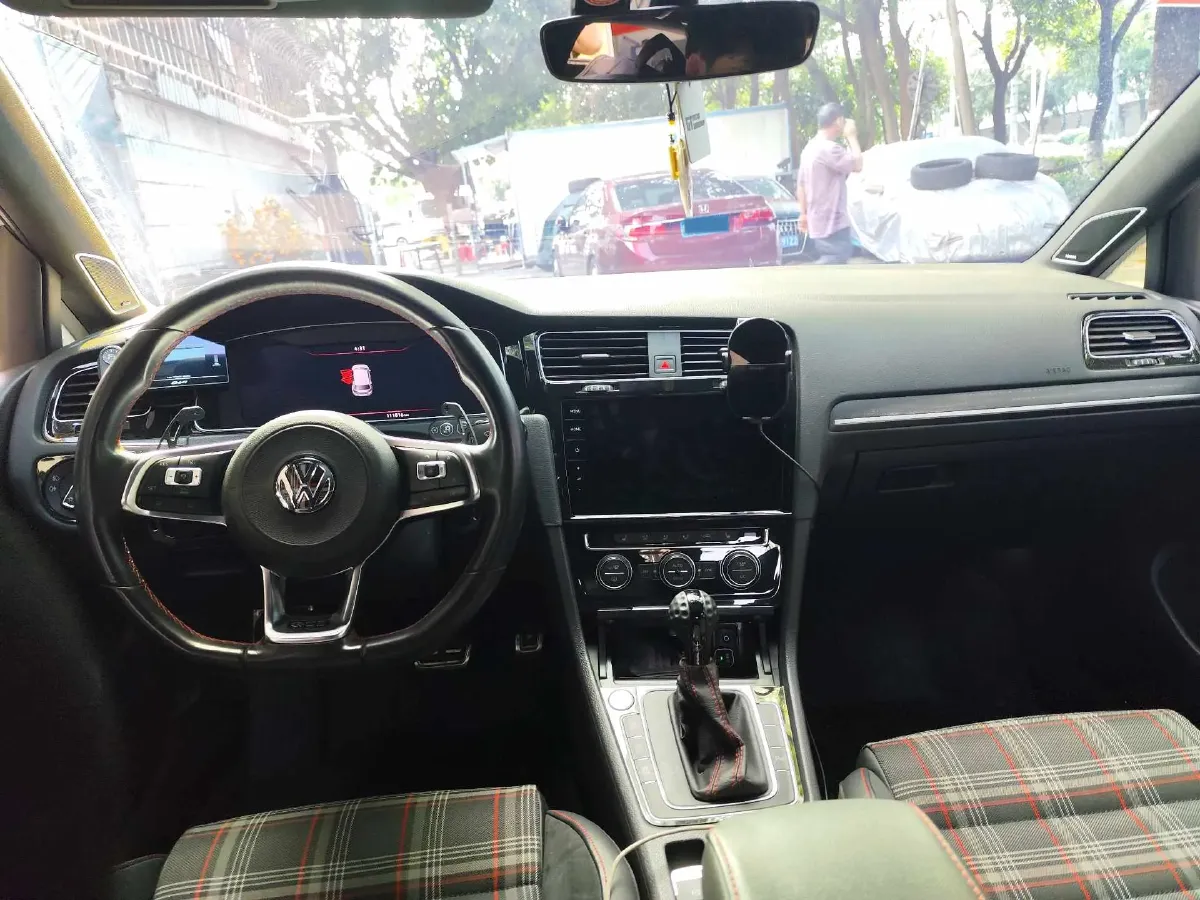 2018 Volkswagen GolfGTI 2.0T 220HP L4 7DCT,autocango,china used car exporter,china ev exporter,chinese used car exporter,chinese used ev exporter
