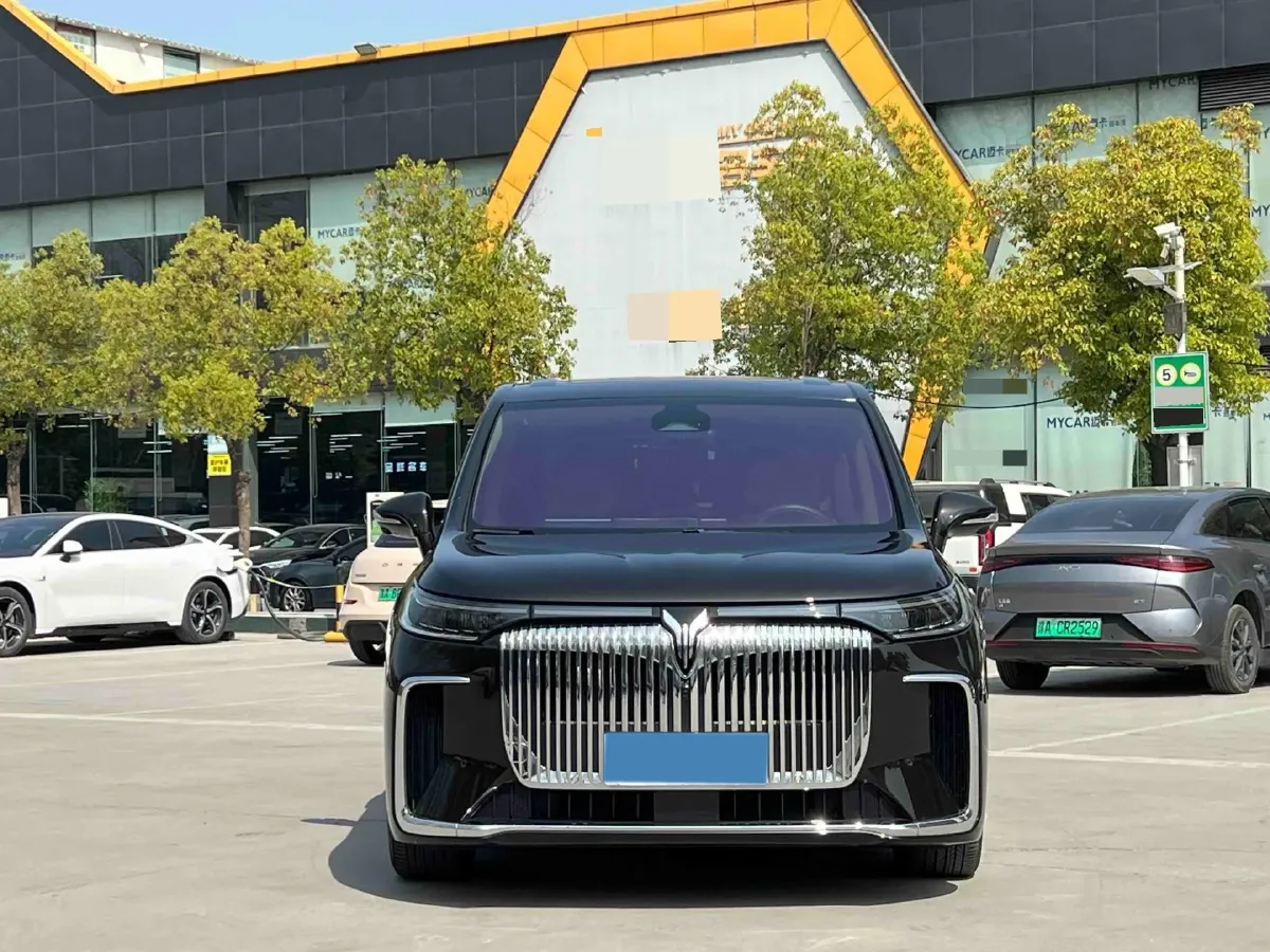 2025 Voyah Dream 1.5T 150HP L4 PHEV 41.7KWH,autocango,china used car exporter,china ev exporter,chinese used car exporter,chinese used ev exporter