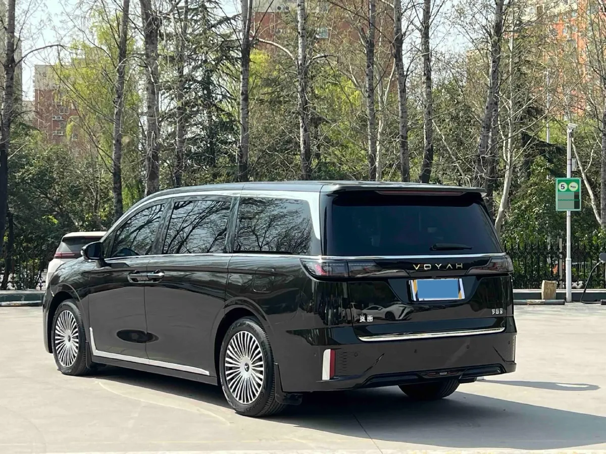 2025 Voyah Dream 1.5T 150HP L4 PHEV 41.7KWH,autocango,china used car exporter,china ev exporter,chinese used car exporter,chinese used ev exporter