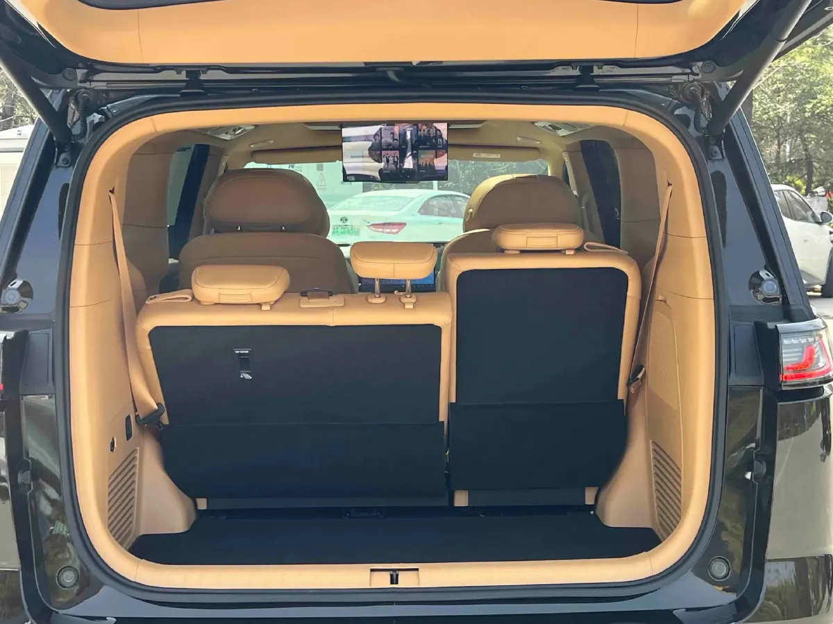 2025 Voyah Dream 1.5T 150HP L4 PHEV 41.7KWH,autocango,china used car exporter,china ev exporter,chinese used car exporter,chinese used ev exporter