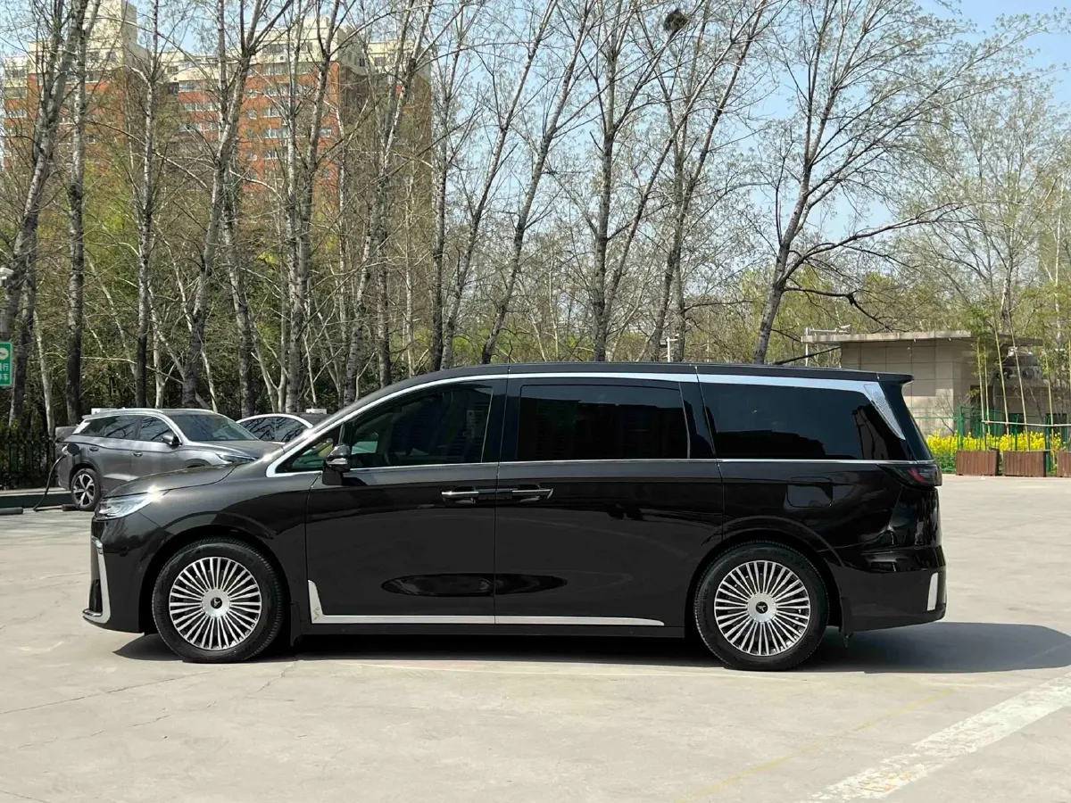 2025 Voyah Dream 1.5T 150HP L4 PHEV 41.7KWH,autocango,china used car exporter,china ev exporter,chinese used car exporter,chinese used ev exporter