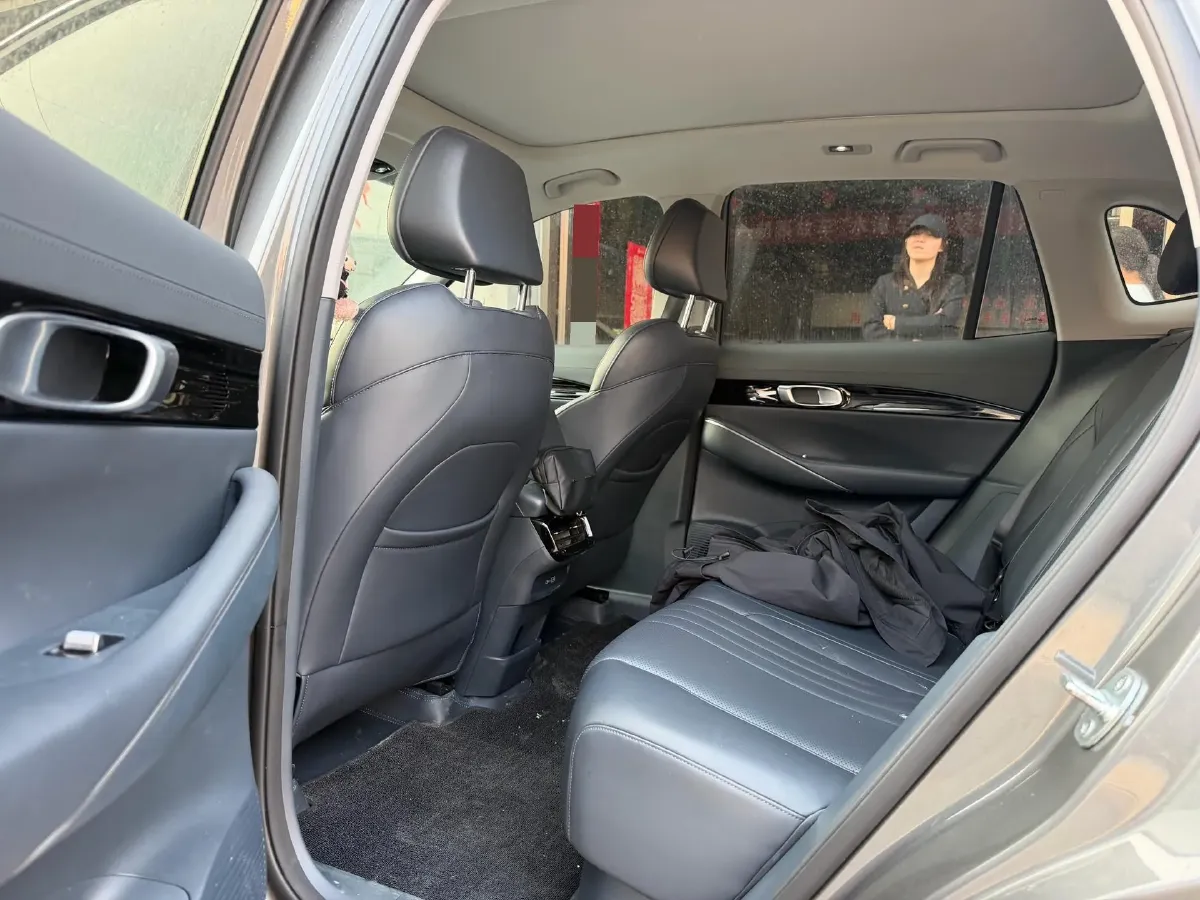 2024 Geely Emgrand L HiP 1.5T 181HP L4 3DHT PHEV 15.5KWH,autocango,china used car exporter,china ev exporter,chinese used car exporter,chinese used ev exporter