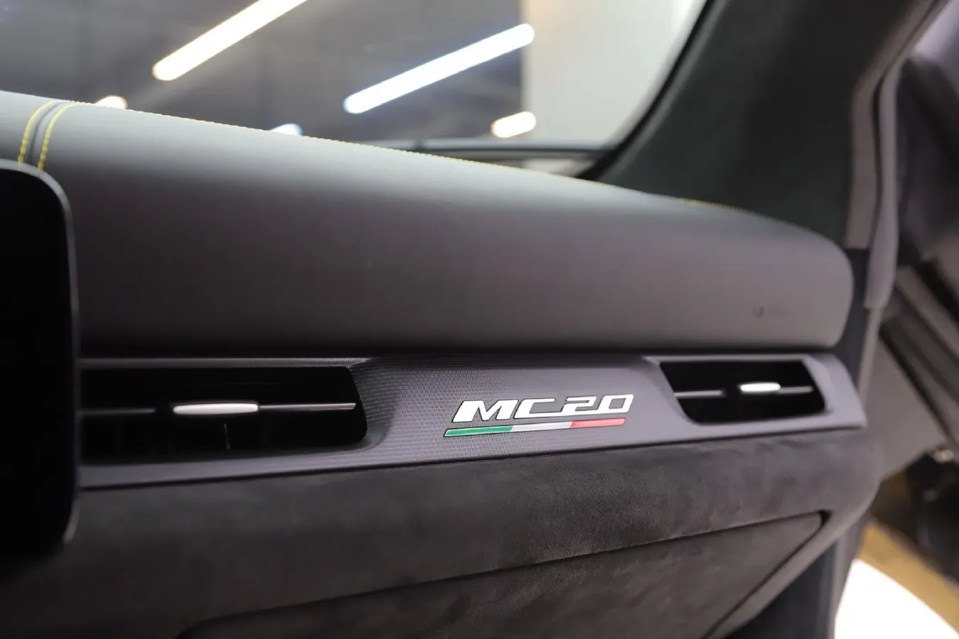 2020 Maserati MC20 3.0T 630HP V6 8DCT,autocango,china used car exporter,china ev exporter,chinese used car exporter,chinese used ev exporter