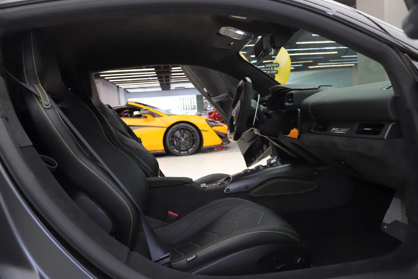 2020 Maserati MC20 3.0T 630HP V6 8DCT,autocango,china used car exporter,china ev exporter,chinese used car exporter,chinese used ev exporter