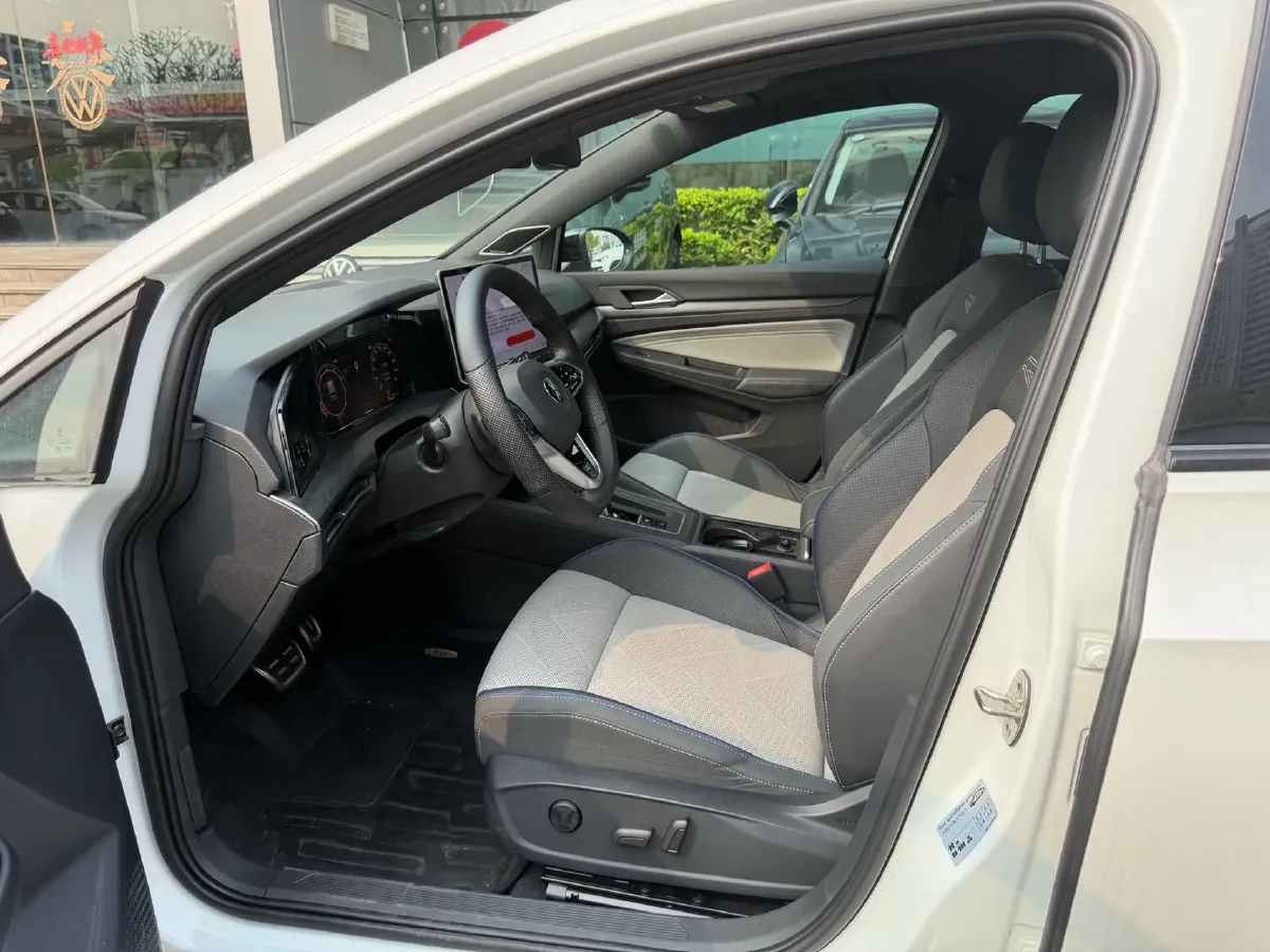 2025 Volkswagen Golf 1.5T 160HP L4 7DCT,autocango,china used car exporter,china ev exporter,chinese used car exporter,chinese used ev exporter