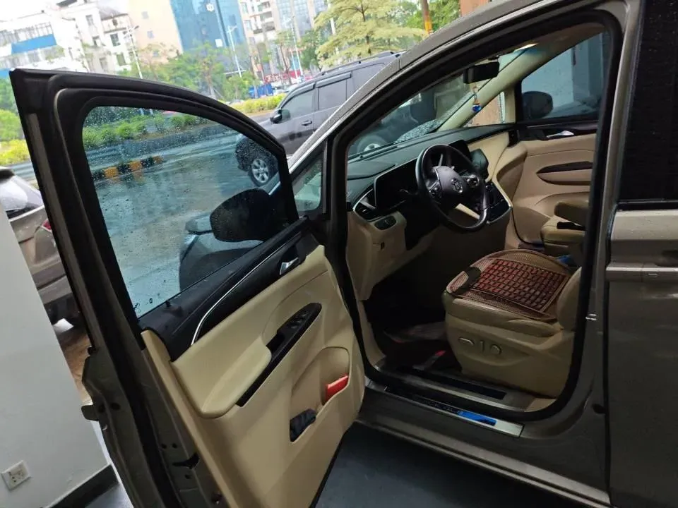 2023 Buick GL8 2.0T 237HP L4 9AT,autocango,china used car exporter,china ev exporter,chinese used car exporter,chinese used ev exporter