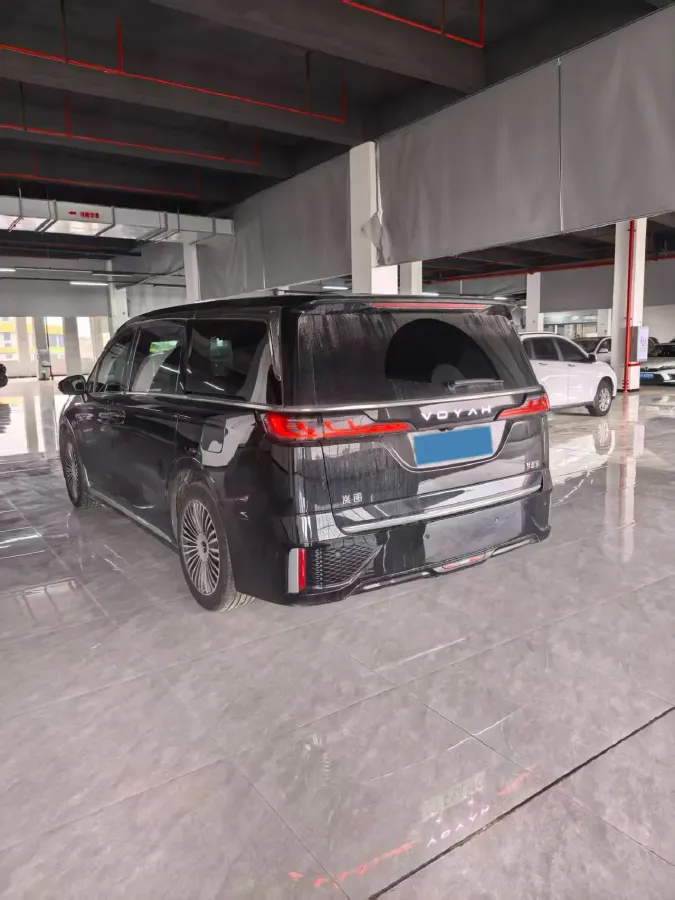 2025 Voyah Dream 1.5T 150HP L4 PHEV 41.7KWH,autocango,china used car exporter,china ev exporter,chinese used car exporter,chinese used ev exporter