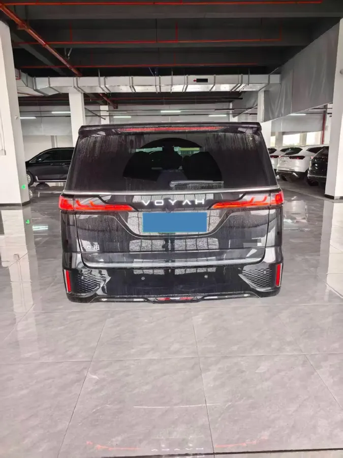 2025 Voyah Dream 1.5T 150HP L4 PHEV 41.7KWH,autocango,china used car exporter,china ev exporter,chinese used car exporter,chinese used ev exporter