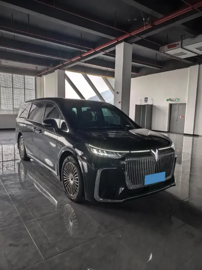 2025 Voyah Dream 1.5T 150HP L4 PHEV 41.7KWH,autocango,china used car exporter,china ev exporter,chinese used car exporter,chinese used ev exporter