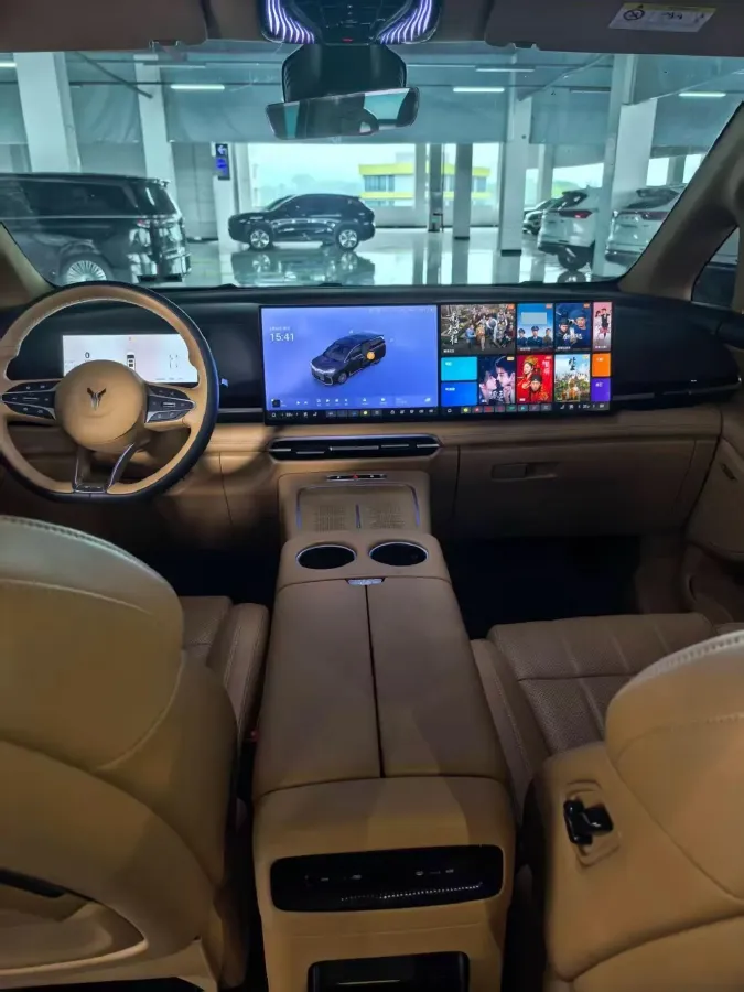 2025 Voyah Dream 1.5T 150HP L4 PHEV 41.7KWH,autocango,china used car exporter,china ev exporter,chinese used car exporter,chinese used ev exporter