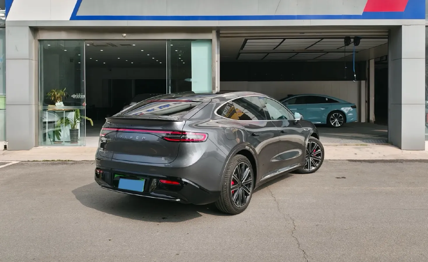 2025 Luxeed R7 REEV 156HP REEV,autocango,china used car exporter,china ev exporter,chinese used car exporter,chinese used ev exporter