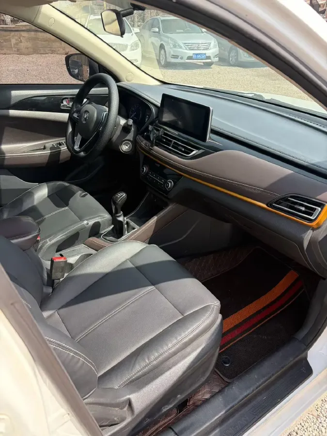 2019 ChangAn Eado DT 1.6L 125HP L4 5MT,autocango,china used car exporter,china ev exporter,chinese used car exporter,chinese used ev exporter