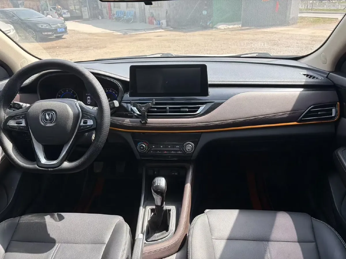 2019 ChangAn Eado DT 1.6L 125HP L4 5MT,autocango,china used car exporter,china ev exporter,chinese used car exporter,chinese used ev exporter