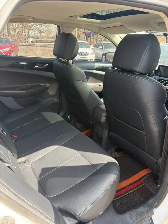 2019 ChangAn Eado DT 1.6L 125HP L4 5MT,autocango,china used car exporter,china ev exporter,chinese used car exporter,chinese used ev exporter