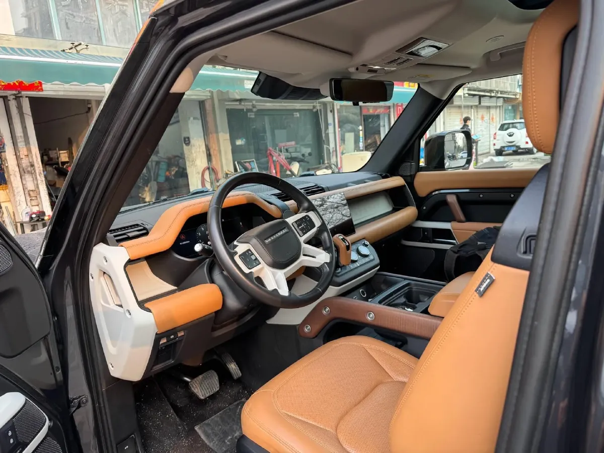 2024 Land Rover Defender 3.0T 400HP L6 8AT,autocango,china used car exporter,china ev exporter,chinese used car exporter,chinese used ev exporter