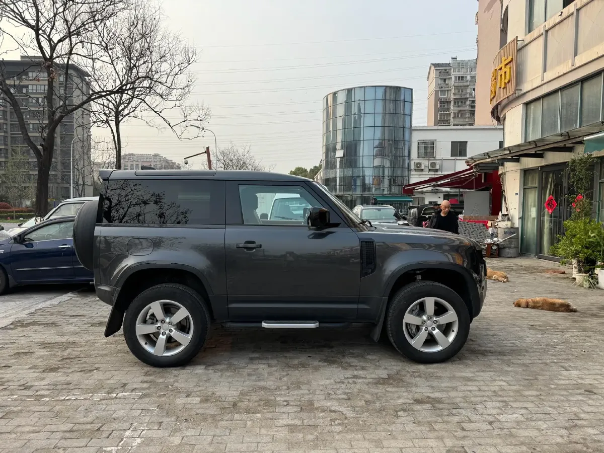 2024 Land Rover Defender 3.0T 400HP L6 8AT,autocango,china used car exporter,china ev exporter,chinese used car exporter,chinese used ev exporter