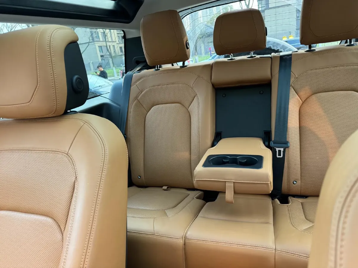 2024 Land Rover Defender 3.0T 400HP L6 8AT,autocango,china used car exporter,china ev exporter,chinese used car exporter,chinese used ev exporter