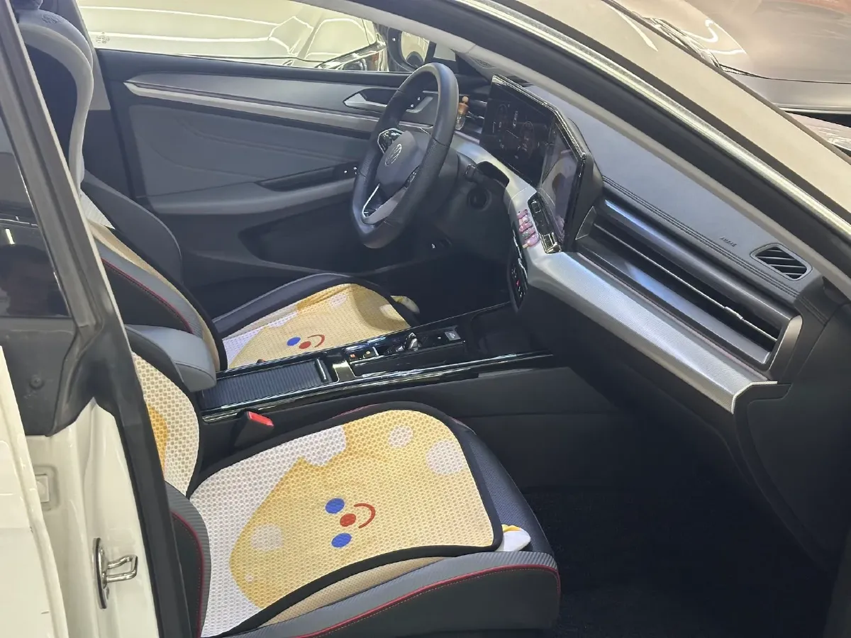 2023 Volkswagen Lamando 1.4T 150HP L4 7DCT,autocango,china used car exporter,china ev exporter,chinese used car exporter,chinese used ev exporter