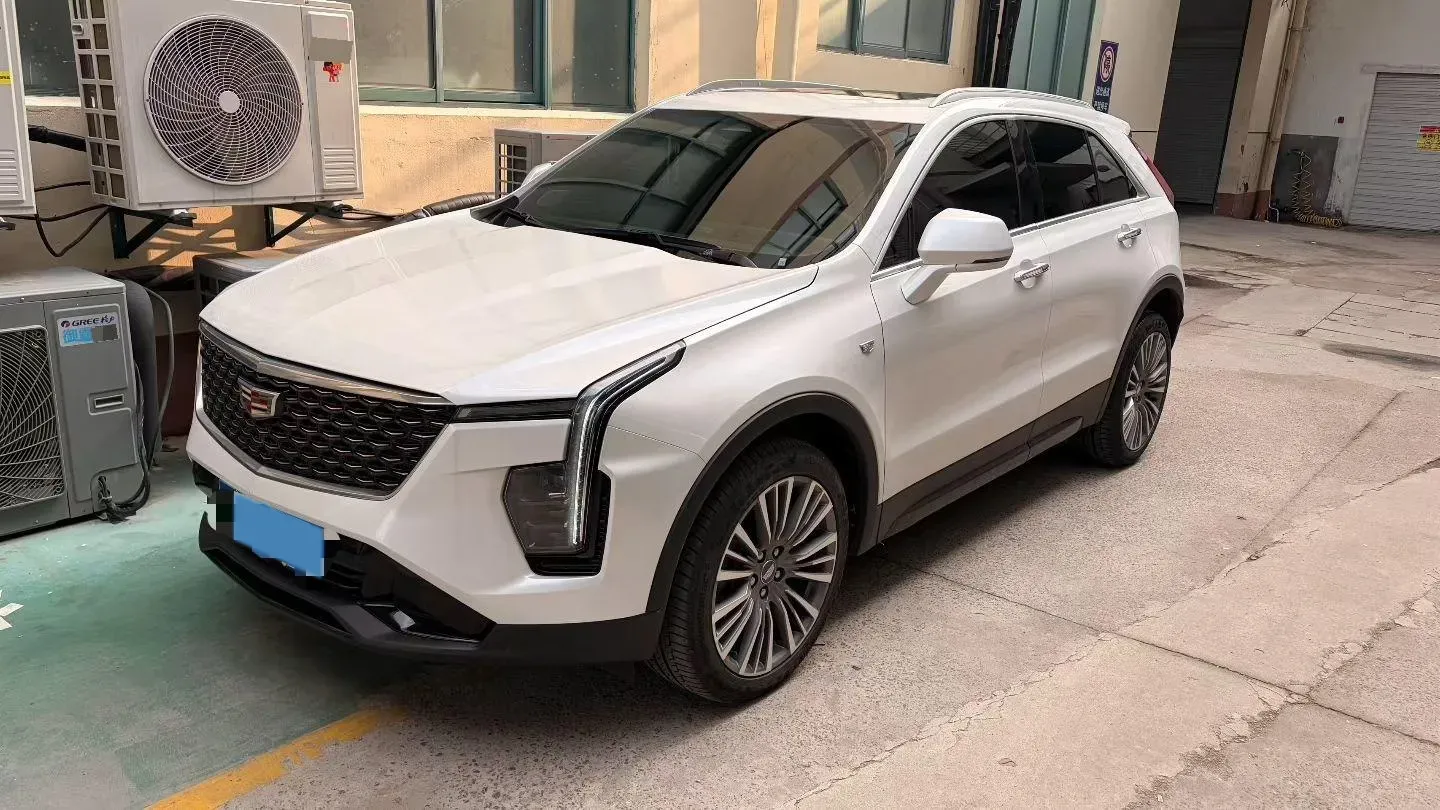2024 Cadillac XT4 2.0T 237HP L4 9AT,autocango,china used car exporter,china ev exporter,chinese used car exporter,chinese used ev exporter