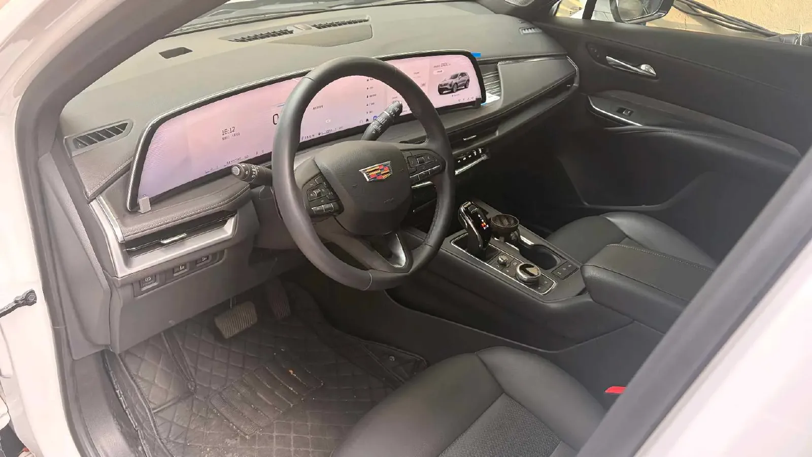 2024 Cadillac XT4 2.0T 237HP L4 9AT,autocango,china used car exporter,china ev exporter,chinese used car exporter,chinese used ev exporter