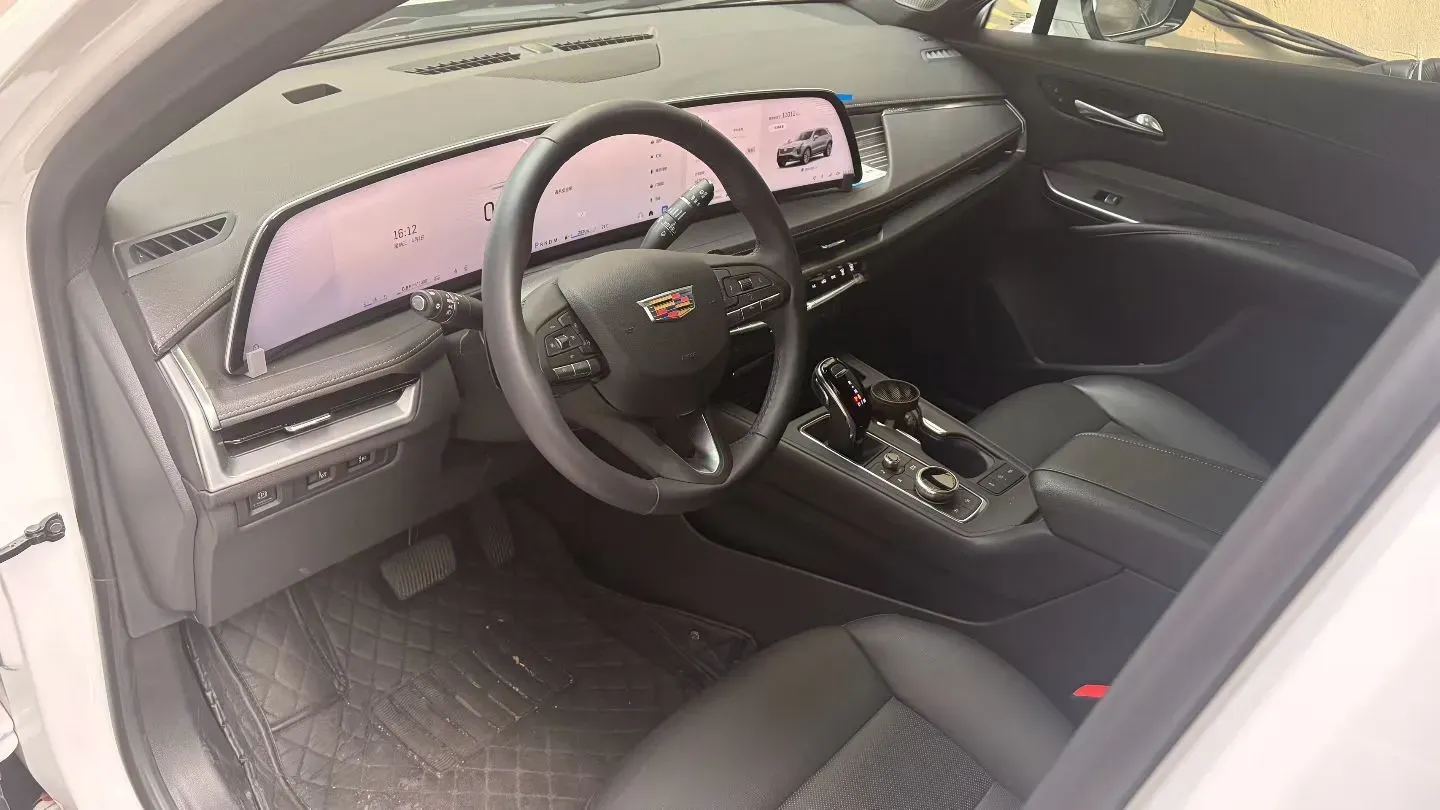 2024 Cadillac XT4 2.0T 237HP L4 9AT,autocango,china used car exporter,china ev exporter,chinese used car exporter,chinese used ev exporter
