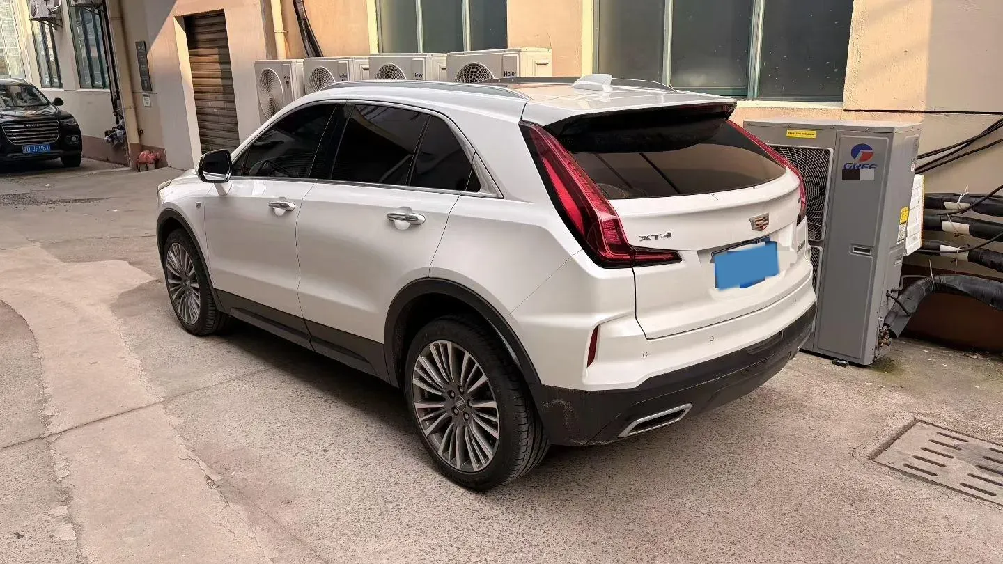 2024 Cadillac XT4 2.0T 237HP L4 9AT,autocango,china used car exporter,china ev exporter,chinese used car exporter,chinese used ev exporter