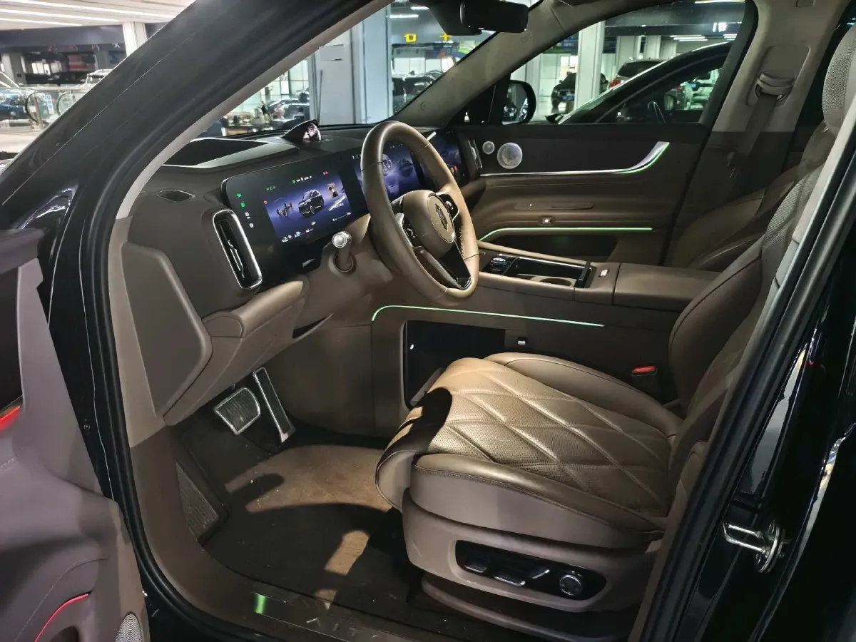 2025 AITO AITO M9 REEV 160HP REEV 52KWH,autocango,china used car exporter,china ev exporter,chinese used car exporter,chinese used ev exporter