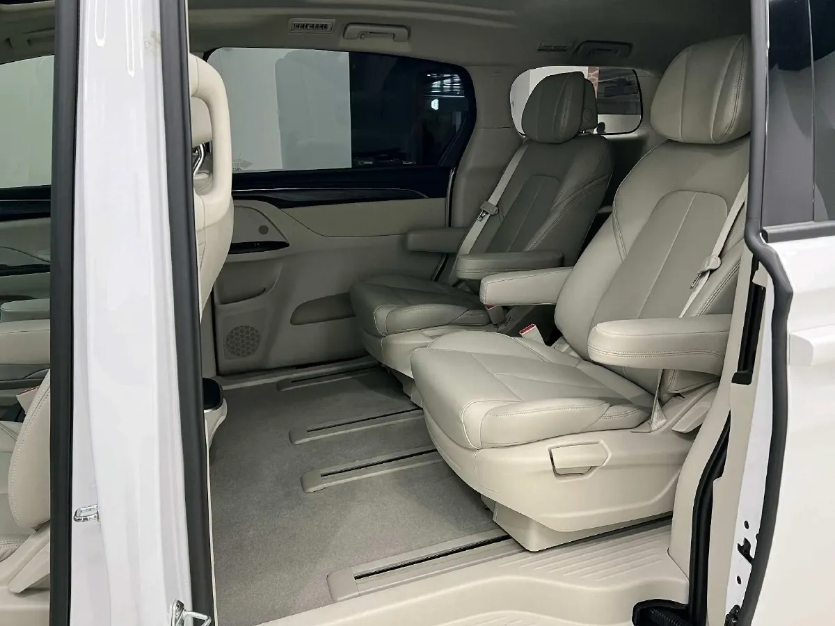 2023 Buick GL8 2.0T 237HP L4 9AT,autocango,china used car exporter,china ev exporter,chinese used car exporter,chinese used ev exporter