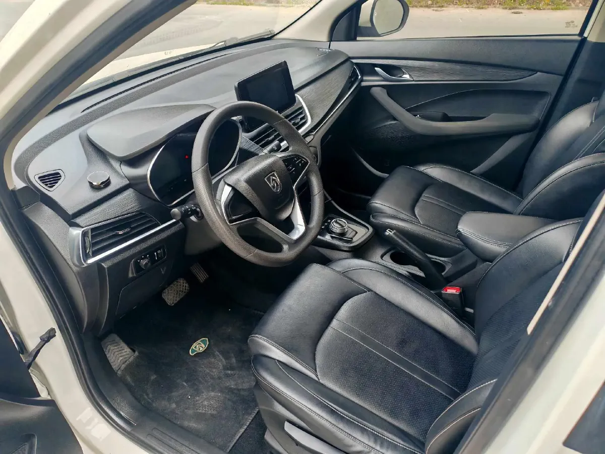 2019 BaoJun 360 1.5L 105HP L4 6MT,autocango,china used car exporter,china ev exporter,chinese used car exporter,chinese used ev exporter