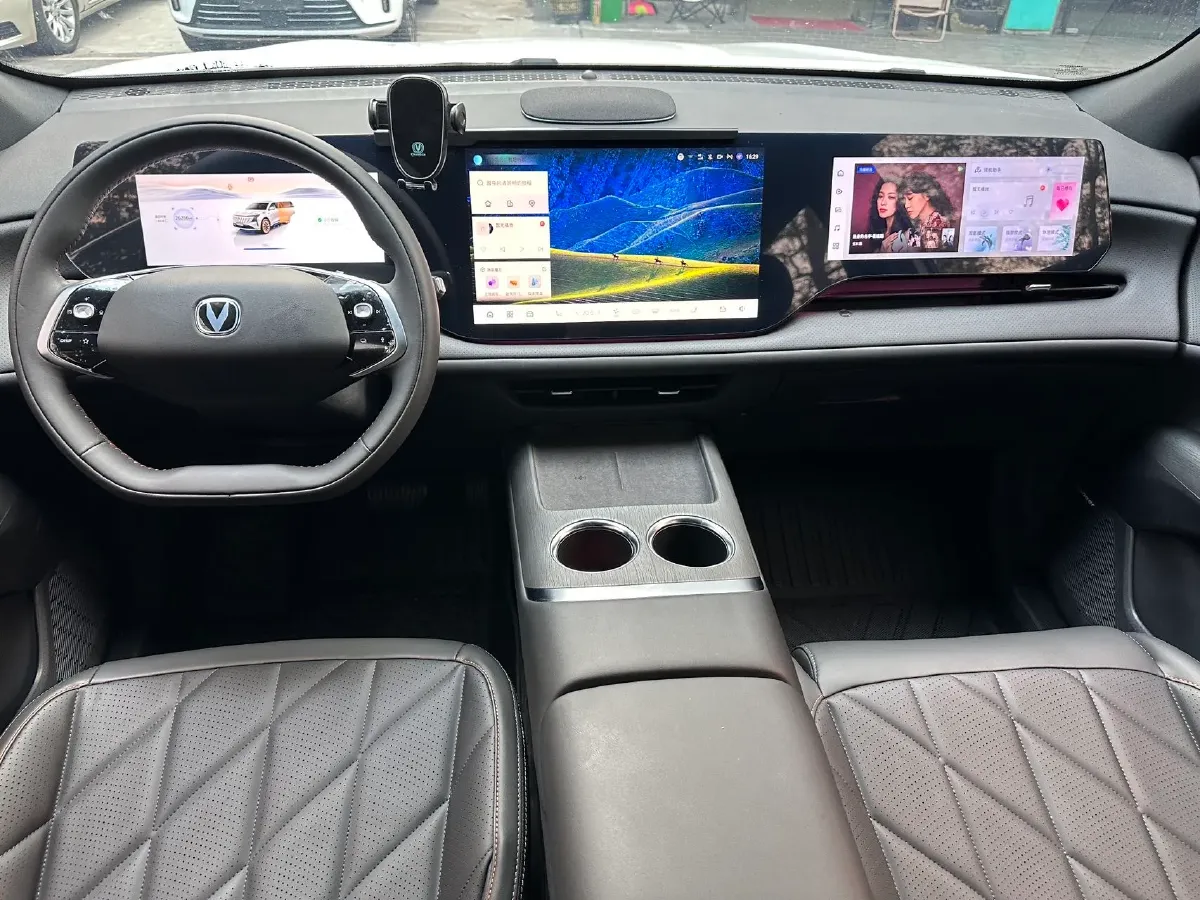 2025 ChangAn CS75 Plus 2.0T 233HP L4 8AT,autocango,china used car exporter,china ev exporter,chinese used car exporter,chinese used ev exporter